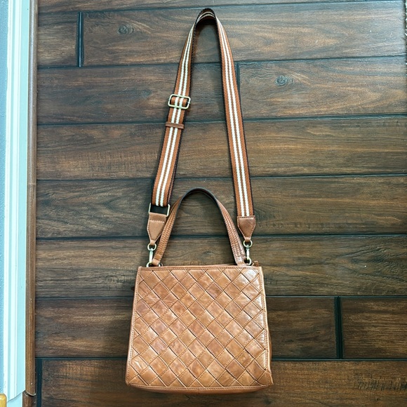 Gorgeous Leather Woven CrossbodyBag - Picture 2 of 7